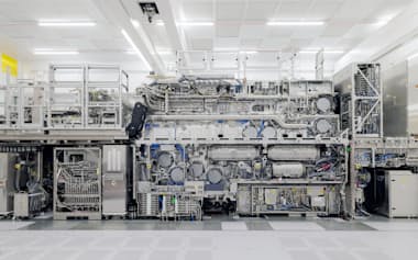 ASMLの極端紫外線(EUV)露光装置。最先端の半導体技術で欧州のリーダーシップを強化すれば、欧州連合(EU)は地政学的な影響力を高められる=同社提供・ロイター