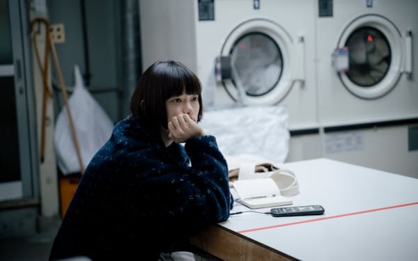 若い世代に大好評 杉咲花の装い