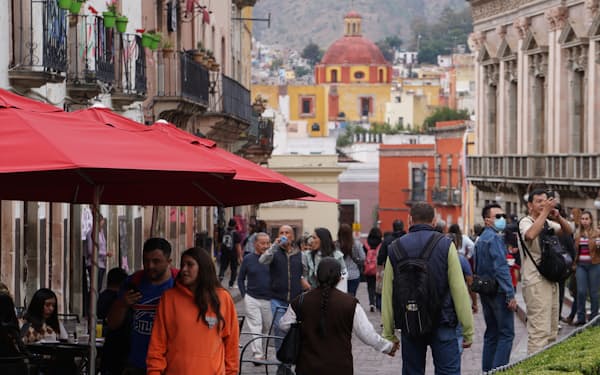 メキシコの観光地はにぎわいを取り戻している（22日、中部グアナフアト州）