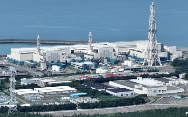 新潟県の東京電力柏崎刈羽原子力発電所の（左から）７号機、６号機、５号機