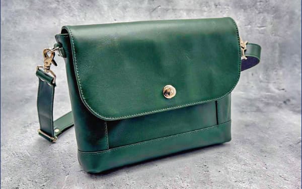 セーフティロックの本革ショルダー