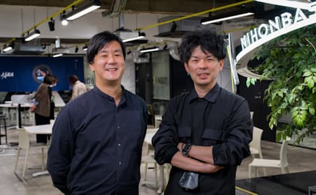 共同創設者の百束泰俊COO（右）はJAXA兼任（写真は天地人提供）