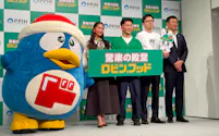 新業態「ロビン・フッド」を発表するPPIHの鈴木康介代表取締役COO(右端)ら(3日、東京都港区)