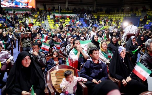 イランの反体制派はサッカーは政治的な既得権益層の一部で、選手もそれにおもねっているとみている＝ロイター