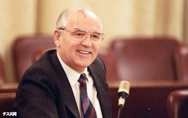 会合に参加するゴルバチョフ・ソ連大統領(1990年12月、モスクワ)=タス共同