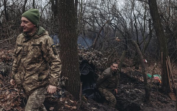 バフムトを防衛するウクライナ兵ら（27日）＝ゲッティ共同