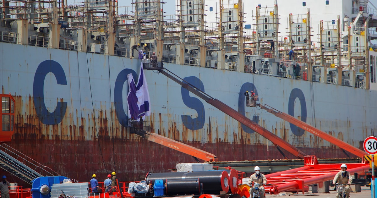 中国海運最大手、中東輸送サービスの予約停止 欧州勢も運航回避 - 日本経済新聞