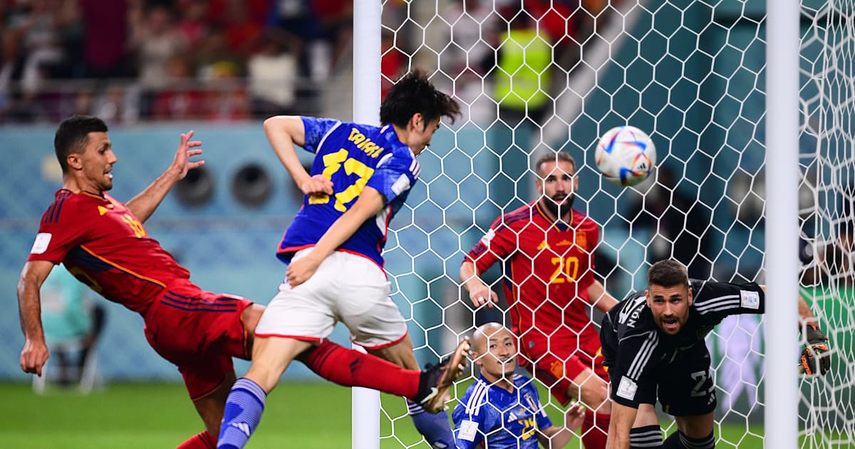 サッカーワールドカップ日本代表 スペイン破り16強入り 再び世界驚かす 日本経済新聞 サッカーワールドカップ日本代表 スペイン破り16強入り 再び世界驚かす 日本経済新聞