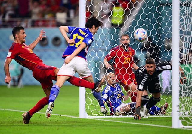 サッカーワールドカップ日本代表 スペイン破り16強入り 再び世界驚かす 日本経済新聞 サッカーワールドカップ日本代表 スペイン破り16強入り 再び世界驚かす 日本経済新聞