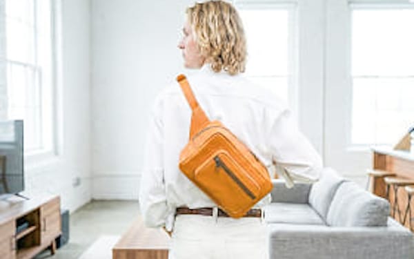 東京レザーの3WAYボディバッグ