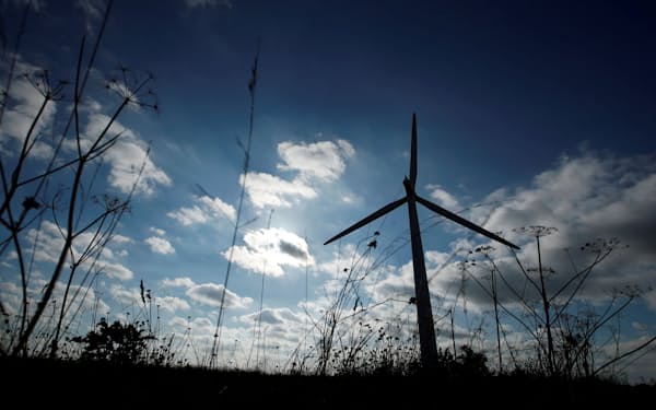 FILE PHOTO: A general view of a wind turbine at Westmill Wind Farm & Solar Park, which is owned by the community and supports local renewable energy, at Watchfield, near Swindon, Britain, September 24, 2021.  REUTERS/Andrew Boyers/File Photo