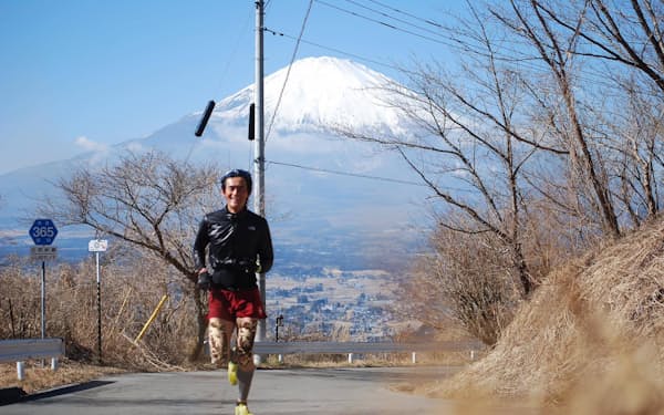 冬の富士山をのぞむ場所でトレーニング
