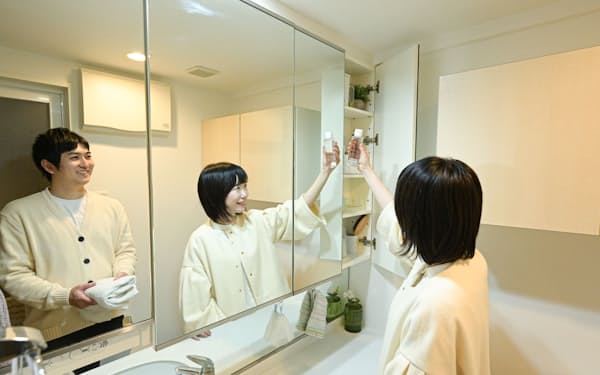 家族で使う洗面所では使う頻度や持ち主によって物を分類して収納しよう=中岡　詩保子撮影