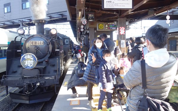 東武鉄道のSL「大樹」は地域の観光資源となっている(3日、栃木県日光市)