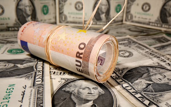 ユーロが対ドルで上昇している＝ロイター