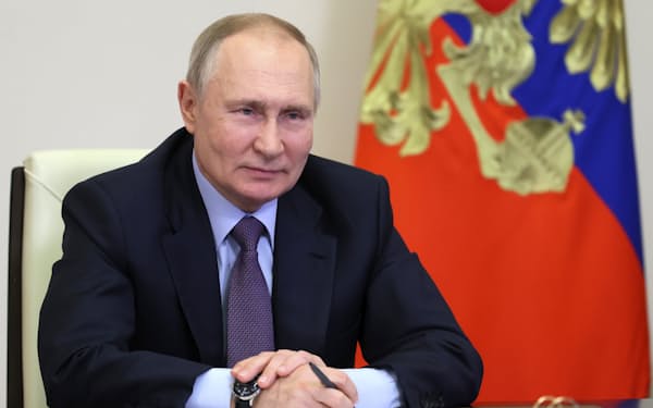 ロシアのプーチン大統領（2日、モスクワ郊外）=AP