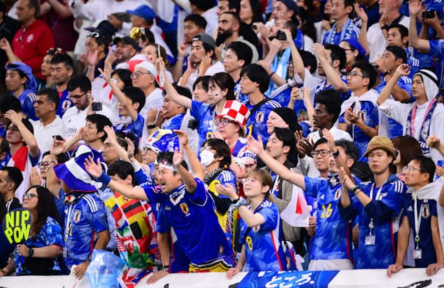 サッカー日本代表の熱戦に涙 サポーター めげない心学んだ 日本経済新聞 サッカー日本代表の熱戦に涙 サポーター めげない心学んだ 日本経済新聞