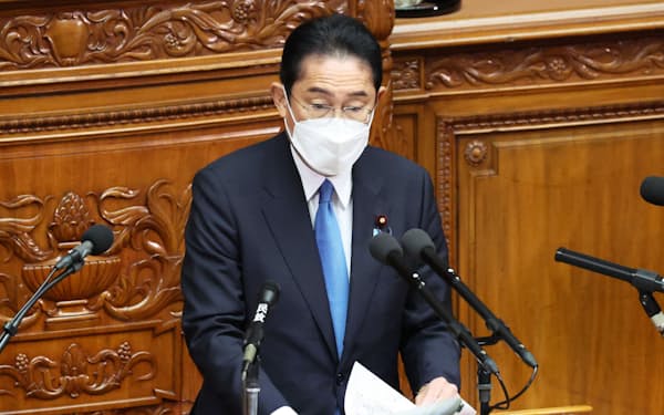 被害者救済法案が審議入りした衆院本会議で答弁する岸田首相（6日）