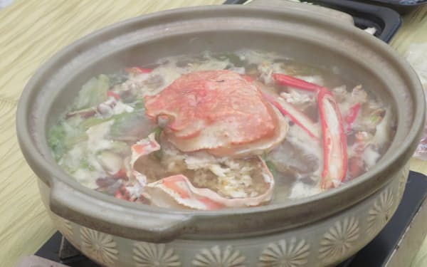 ミールキットのメニューの一つ、男鹿沖産紅ズワイガニのしょっつる鍋（秋田市）