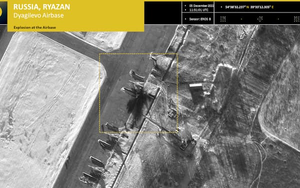 ウクライナのドローンによる攻撃を受けたモスクワ近郊のリャザニ州にあるジャギレボ空軍基地＝ImageSat International