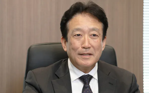 フジクラの岡田直樹社長CEO。収益の柱である次世代光ファイバーケーブルを自らの手で開発した(写真=都築 雅人)
