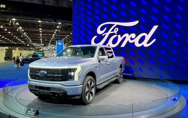 フォードは、充電器設置などに投資するディーラーのみに自社EVの販売を認める（同社EV）
