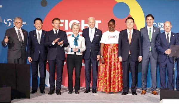 グローバルファンド第7次増資会合で岸田文雄首相（左から2人目）と各国・地域首脳＝The Global Fund/Tim Knox提供