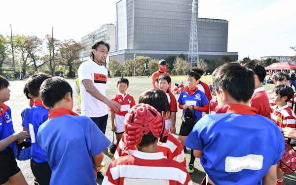 子ども向けの大会「ルーパスカップ」では元日本代表の大野均氏も運営に携わった＝ＢＬ東京提供