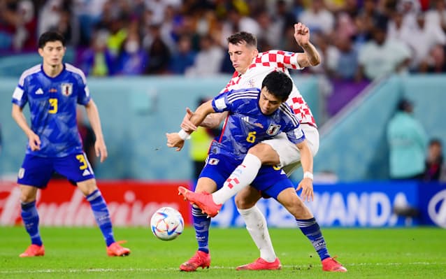 サッカーワールドカップ日本代表 クロアチア戦では空中戦で分悪く 日本経済新聞 サッカーワールドカップ日本代表 クロアチア戦では空中戦で分悪く 日本経済新聞