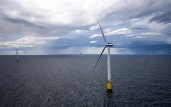 英スコットランド沖の浮体式の洋上風力発電所＝ＡＰ