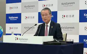 記者会見する経団連の筒井会長(9日、東京都千代田区) 記者会見する経団連の筒井会長(9日、東京都千代田区)