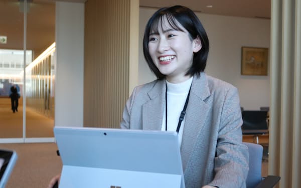 片岡夏紀さん。入社２年目で次世代の支店のあり方を考えるプロジェクトのリーダーを務めた。