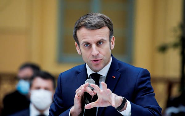 フランスのマクロン大統領は若者の性感染症対策を強化する＝ロイター