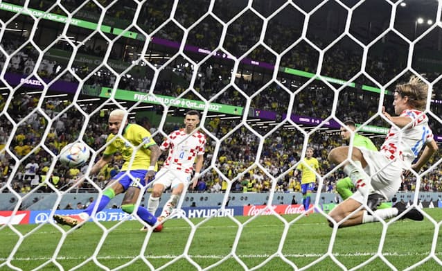 ネイマール 届かなかった頂点 ブラジルまた8強止まり 日本経済新聞 ネイマール 届かなかった頂点 ブラジルまた8強止まり 日本経済新聞