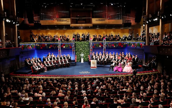 ストックホルムで10日、３年ぶりにノーベル賞授賞式のセレモニーが開かれた＝ロイター