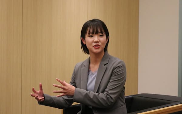 山内麻友美さんは支店の窓口業務を経て、法人向けのコンサルティングに従事している