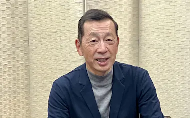 取材に応じる柿安本店の赤塚社長