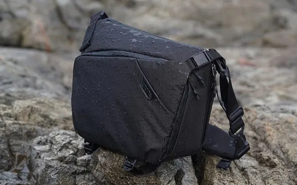 21のポケット搭載バッグ