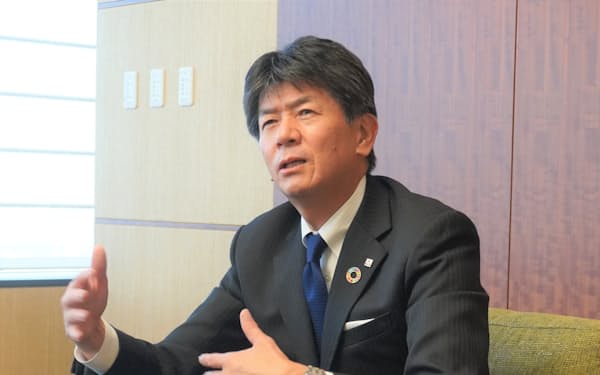 武蔵野銀行の長堀頭取は「光熱費の上昇が企業に大きな影響を与えている」と話す