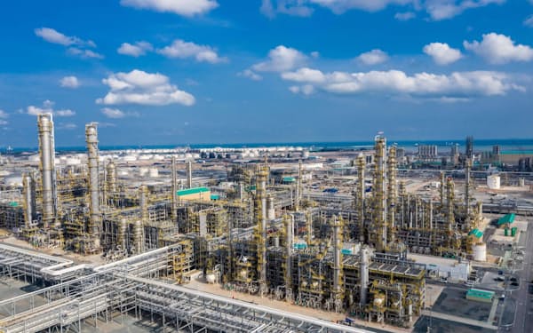 ユーグレナはペトロナスなどとバイオ燃料製造工場を建設・運営する検討を進める（写真はペトロナスが保有する東南アジア最大級の製油所・石油化学コンプレックス）