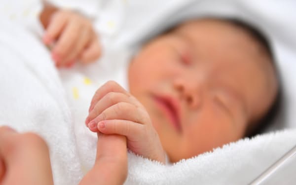 出産・子育て支援の10万円給付措置を恒久化すべきとの議論が出ている