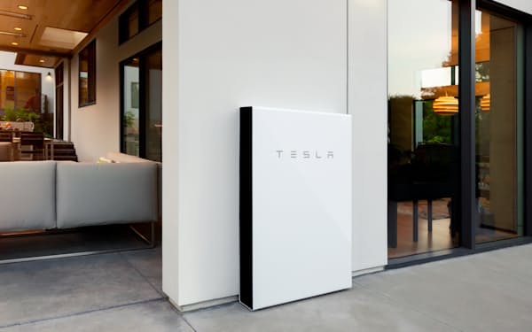テスラが仮想発電所に使う家庭用蓄電池＝同社提供