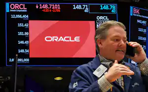 米ソフト大手オラクル株はAI関連の投資に対する懸念から売られていた(米ニューヨーク証券取引所)=ロイター 米ソフト大手オラクル株はAI関連の投資に対する懸念から売られていた(米ニューヨーク証券取引所)=ロイター