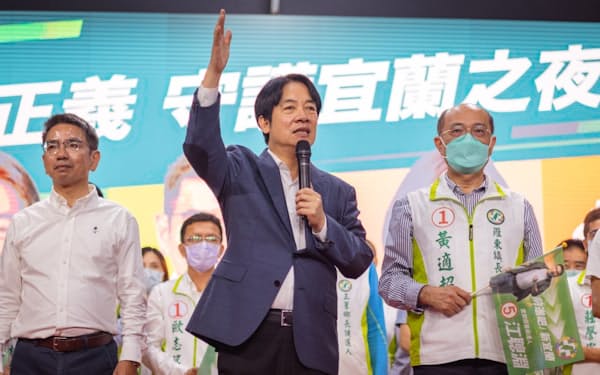 台湾与党・民進党トップに頼副総統（中央）が選出されることが事実上確定した＝同党提供
