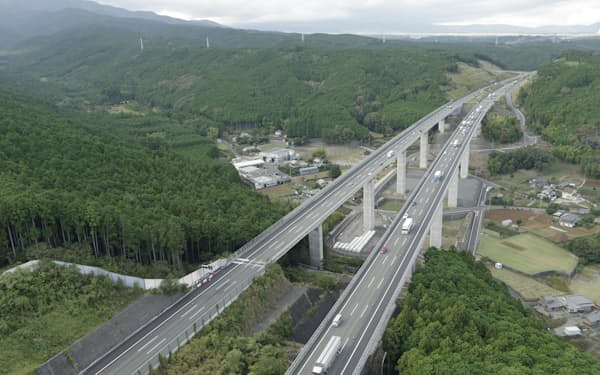 新東名高速道路は開通から10年を迎えた