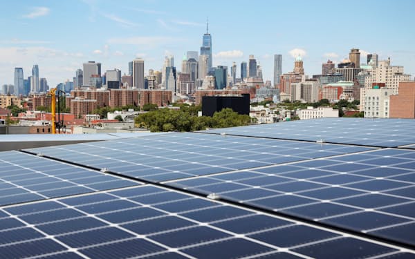 ニューヨークの太陽光発電設備＝ロイター