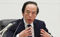 日銀は景気停滞と物価高の板挟みで対応に苦慮するリスクも(金融政策決定会合後に記者会見する植田和男総裁、19日、日銀本店)