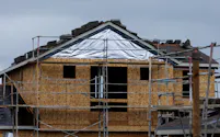 米新築住宅は1月に販売価格が下落した=ロイター