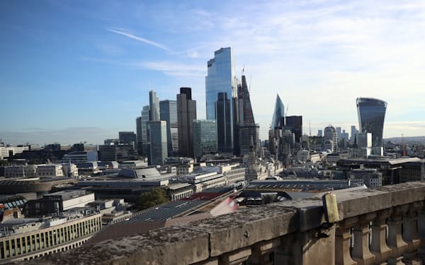 株式市場の存在感が低下している英ロンドンの金融街シティー=ロイター