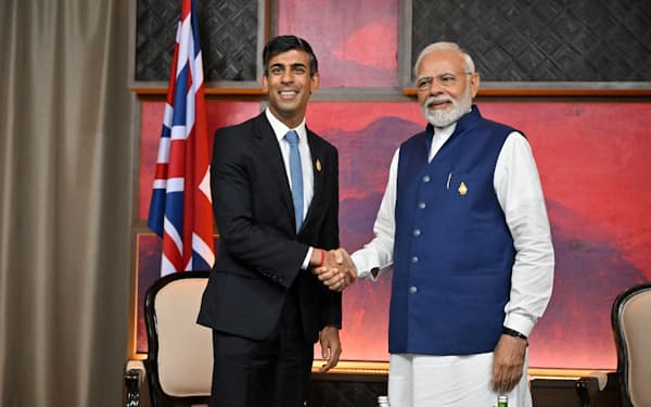 両親がインド系のスナク英首相（左）はインドのモディ首相からも就任を歓迎された（2022年11月、インドネシア・バリ島）＝ロイター